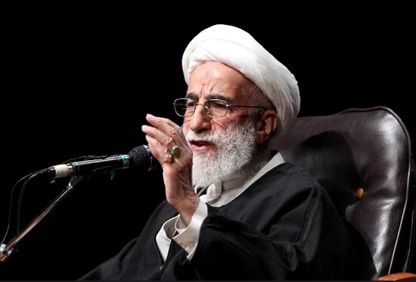 فضای مجازی یک بلای حقیقی است/ انقلاب اسلامی یک معجزه الهی بود آیتالله جنتی