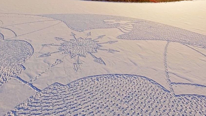 IMG20100670 خلق آثار هنری با دویدن بر روی برف