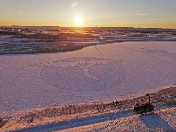 IMG20103077 خلق آثار هنری با دویدن بر روی برف