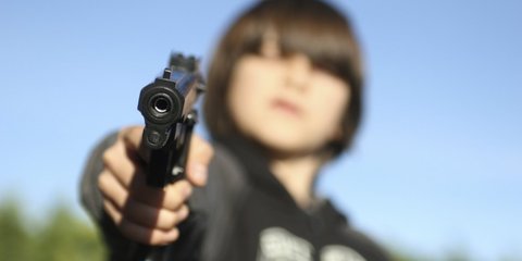 تیراندازی در خانه؛ قتل نوزاد 18 ماهه gun.jpg