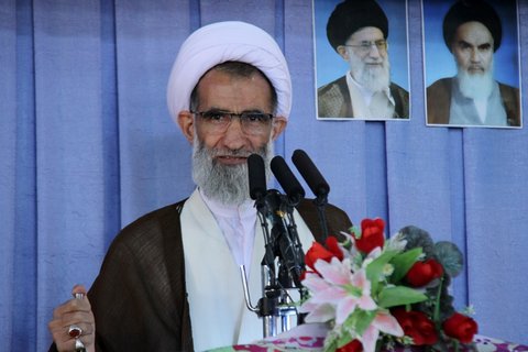 تحریم هارا بزرگ و خودمان را کوچک کردیم امام جمعه شهرکرد