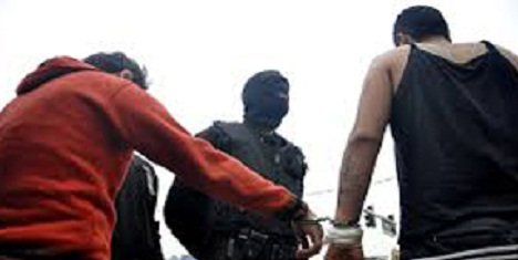 دستگیری هفت جوان شرور در قوچان دستگیری شرورهای ایلامی