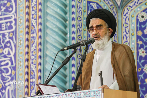 رابطه مسلمانان با کفار نتیجه ای جز خواری و ذلت ندارد آیتالله سعیدی