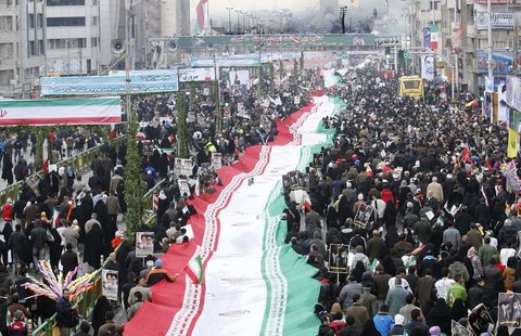 مسئولان مقام مردم را بشناسند راهپیمایی 22 بهمن