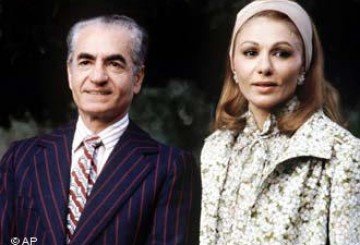 زنی که به همراه فرح پهلوی از ایران فرار کرد+عکس
محمدرضا پهلوی و فرح پهلوی