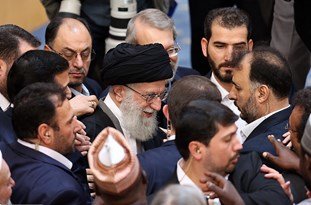 فیلم/ حاشیههای حضور رهبر انقلاب در کنفرانس بینالمللی حمایت از انتفاضه فلسطین رهبری