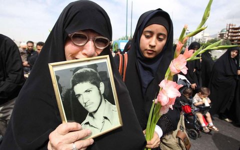بانوان بسیجی گرگان با مادران شهدا دیدار کردند مادر شهید