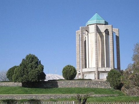 آرامگاه «بابا طاهر» در همدان میزبان مراسم تحویل سال نو است همدان