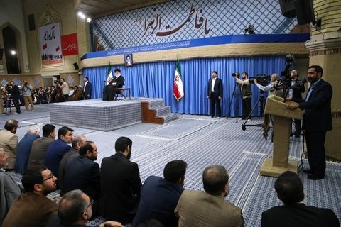 حرکت عظیم حضرت زهرا (س) در دفاع از ولایت قابل مقایسه با هیچ فداکاری دیگری نیست/ غربی ها از برابری جنسیتی پشیمان هستند رهبری - کراپشده