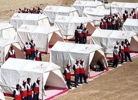 گردشگران سیل زده در «بندر دیر» اسکان یافتند/۵ نفر مفقود شدند
سیل
