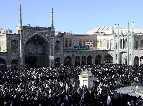 مسئولین باید کاری برای حل مسائل اقتصادی کنند قم