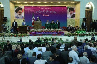 فیلم/ تهدید مجری برنامه روحانی به خرد کردن دهان کارگران! 1