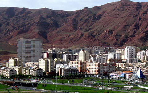 اعطای رایگان پروانه احداث هتل ۵ ستاره/پروژه بیش از ۹ ماه نداریم گسل های تبریز