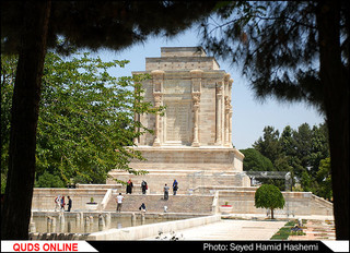 شاعر شهیر