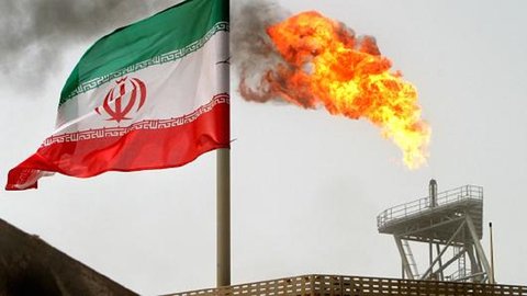 معافیت مالیاتی پتروشیمیها با کاهش آلایندگی
سه رویداد مرتبط با صنعت نفت، گاز و پتروشیمی