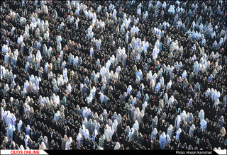 نماز عید فطر با حضور صدها هزار زائر و مجاور بارگاه رضوی اقامه شد