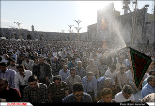 نماز عید فطر با حضور صدها هزار زائر و مجاور بارگاه رضوی اقامه شد