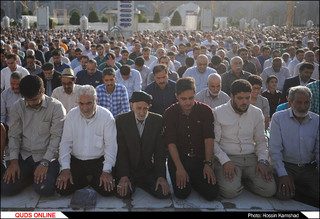 نماز عید فطر با حضور صدها هزار زائر و مجاور بارگاه رضوی اقامه شد
