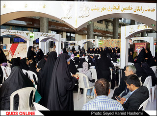 اهدای عروسک های آهو به زائران مشهدالرضا ع