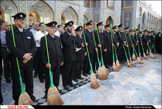 مراسم جاروی دربانان حرم رضوی / گزارش تصویری