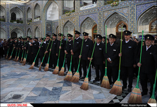 مراسم جاروی دربانان حرم رضوی / گزارش تصویری