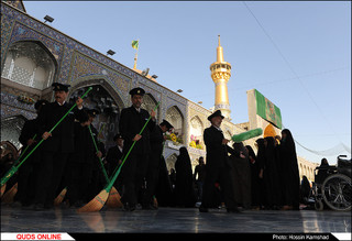 مراسم جاروی دربانان حرم رضوی / گزارش تصویری