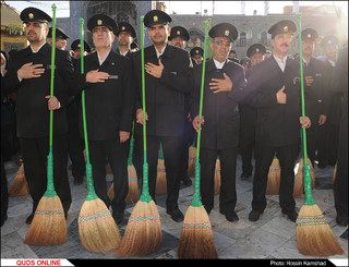 مراسم جاروی دربانان حرم رضوی / گزارش تصویری