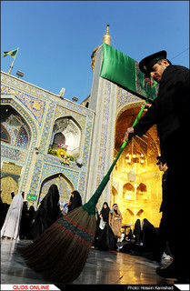 مراسم جاروی دربانان حرم رضوی / گزارش تصویری