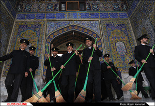 مراسم جاروی دربانان حرم رضوی / گزارش تصویری