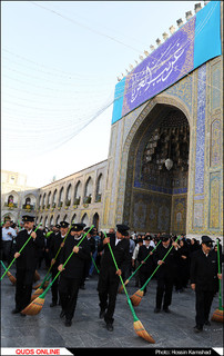 مراسم جاروی دربانان حرم رضوی / گزارش تصویری