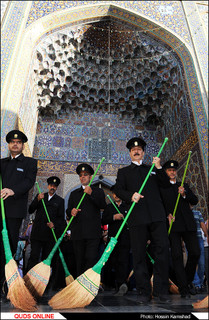 مراسم جاروی دربانان حرم رضوی / گزارش تصویری