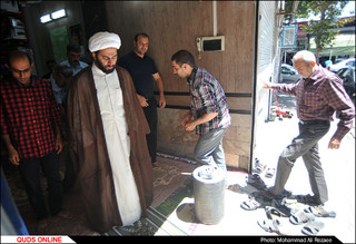 نماز جماعت در مغازه مکانیکی