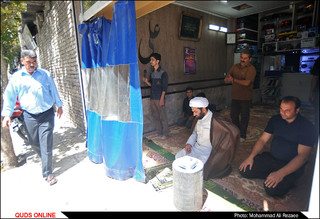 نماز جماعت در مغازه مکانیکی