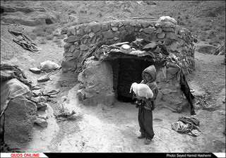 روستای بوبک
حسن در سن 5 سالگی و جلوی خانه شان