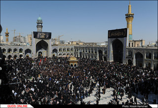 بزرگترین اجتماع هیئتهای مذهبی روز تاسوعا در حرم رضوی برگزار شد /گزارش تصویری