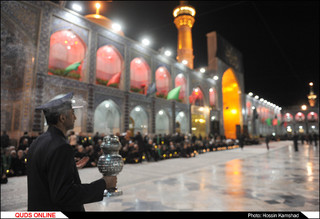 آیین خطبه خوانی شب عاشورا در صحن انقلاب اسلامی حرم مطهر رضوی / گزارش تصویری