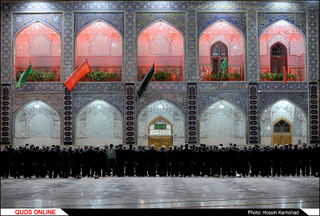 آیین خطبه خوانی شب عاشورا در صحن انقلاب اسلامی حرم مطهر رضوی / گزارش تصویری