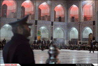 آیین خطبه خوانی شب عاشورا در صحن انقلاب اسلامی حرم مطهر رضوی / گزارش تصویری