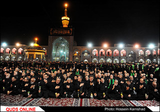با حضور تولیت آستان قدس رضوی مراسم سنتی شام غریبان حسینی در حرم امام رضا(ع) برگزار شد\ گزارش تصویری 1