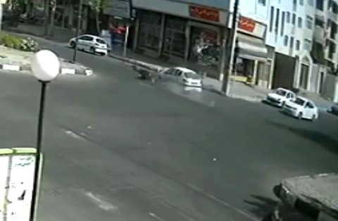 لحظه هولناک تصادف پژو ۲۰۶ با موتورسیکلت در زنجان تصادف
