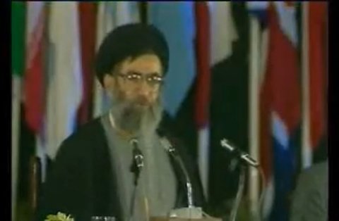فیلم | غزلخوانی رهبر معظم انقلاب در کنگره بینالمللی بزرگداشت حافظ رهبری
