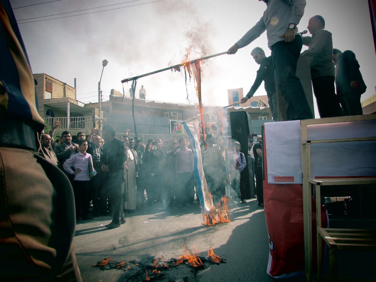 راهپیمایی ۱۳ آبان با شعار مرگ بر آمریکا در گچساران برگزار شد 9