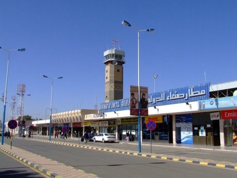 خروج مطار صنعاء من الخدمة بعد غارة سعودية مطار صنعاء