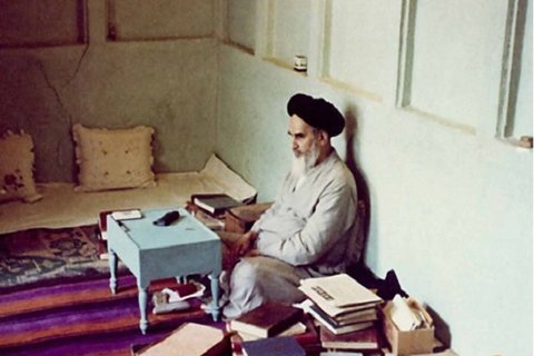 گاهشمار زندگی و مبارزات امام خمینی(ره) در بازار نشر
امام خمینی
