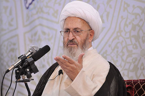دشمنان در فضای مجازی و شبکههای ماهوارهای دین و ایمان جوانان را هدف گرفتند آیتالله سبحانی: