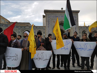 حلقه انسانی حمایت از مقاومت مردم فلسطین در حرم رضوی/ گزارش تصویری