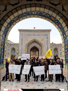 حلقه انسانی حمایت از مقاومت مردم فلسطین در حرم رضوی/ گزارش تصویری