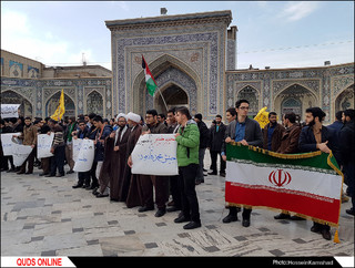 حلقه انسانی حمایت از مقاومت مردم فلسطین در حرم رضوی/ گزارش تصویری