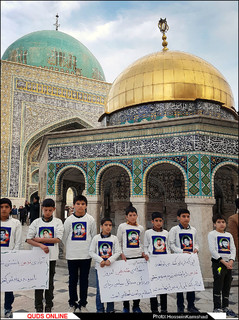 حلقه انسانی حمایت از مقاومت مردم فلسطین در حرم رضوی/ گزارش تصویری