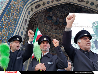 حلقه انسانی حمایت از مقاومت مردم فلسطین در حرم رضوی/ گزارش تصویری